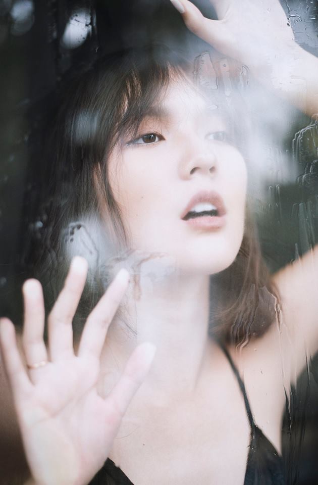 chup12 Hà hơi ra tấm kính tạo sự mờ ảo