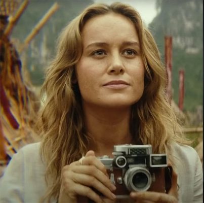 may-anh-trong-phim-7-403x400-1 máy ảnh trong phim Kong: Skull Island (2017)