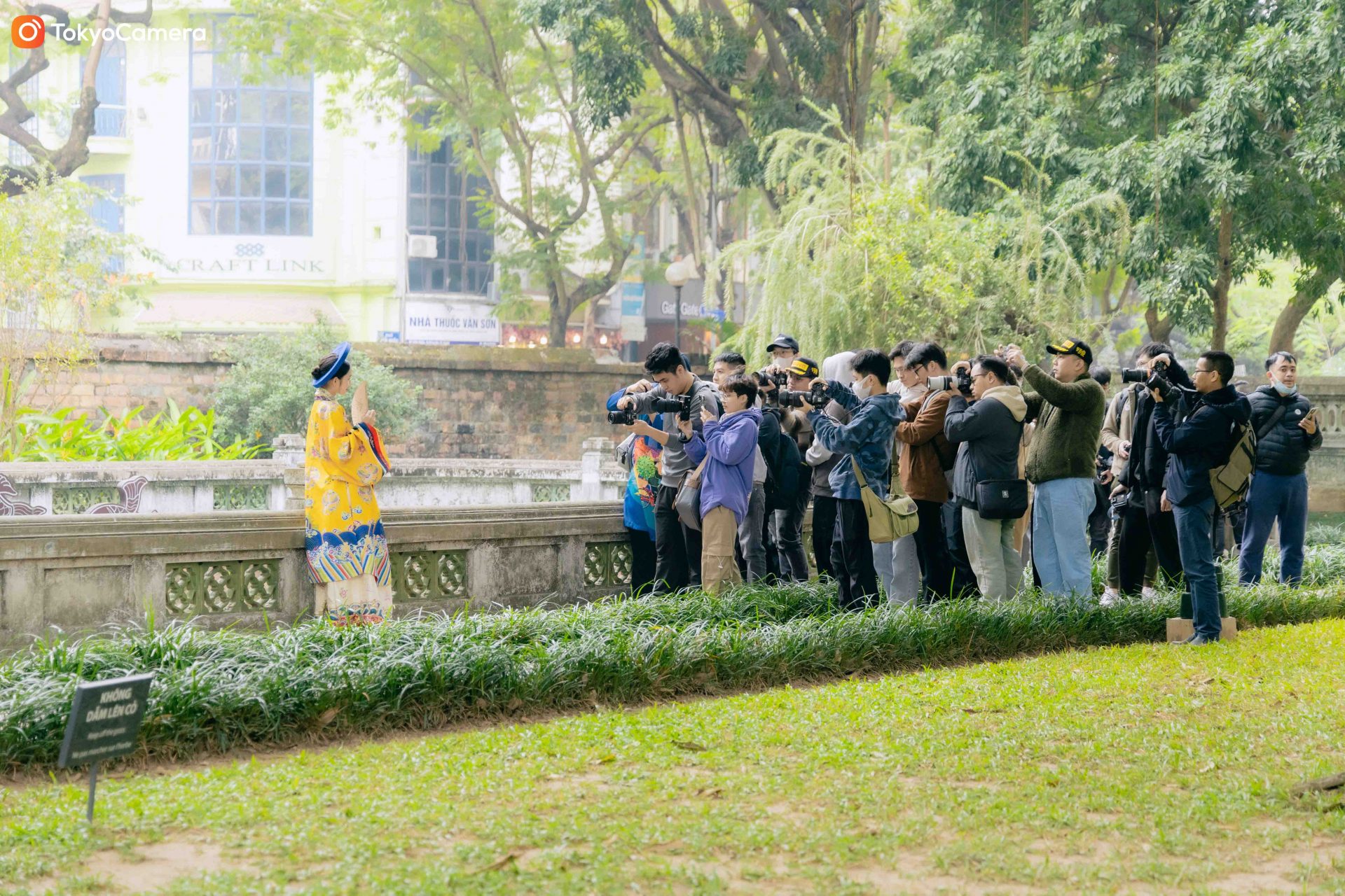 thu-thach-anh-sang-trong-nhiep-anh-co-phuc-ha-noi-13 WORKSHOP THỬ THÁCH ÁNH SÁNG TRONG NHIẾP ẢNH CỔ PHỤC HÀ NỘI
