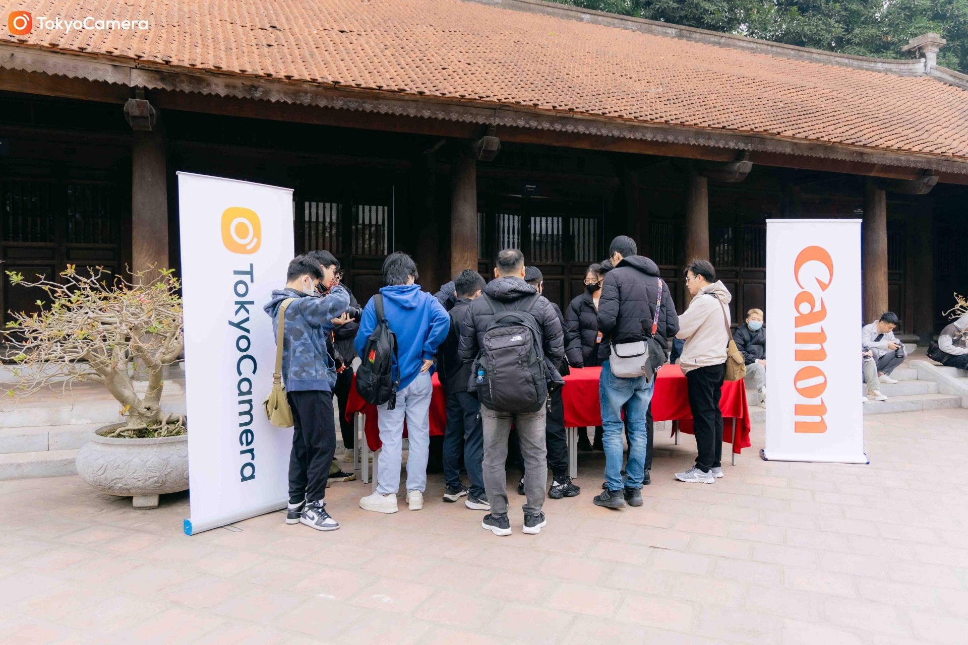 thu-thach-anh-sang-trong-nhiep-anh-co-phuc-ha-noi-6 WORKSHOP THỬ THÁCH ÁNH SÁNG TRONG NHIẾP ẢNH CỔ PHỤC HÀ NỘI